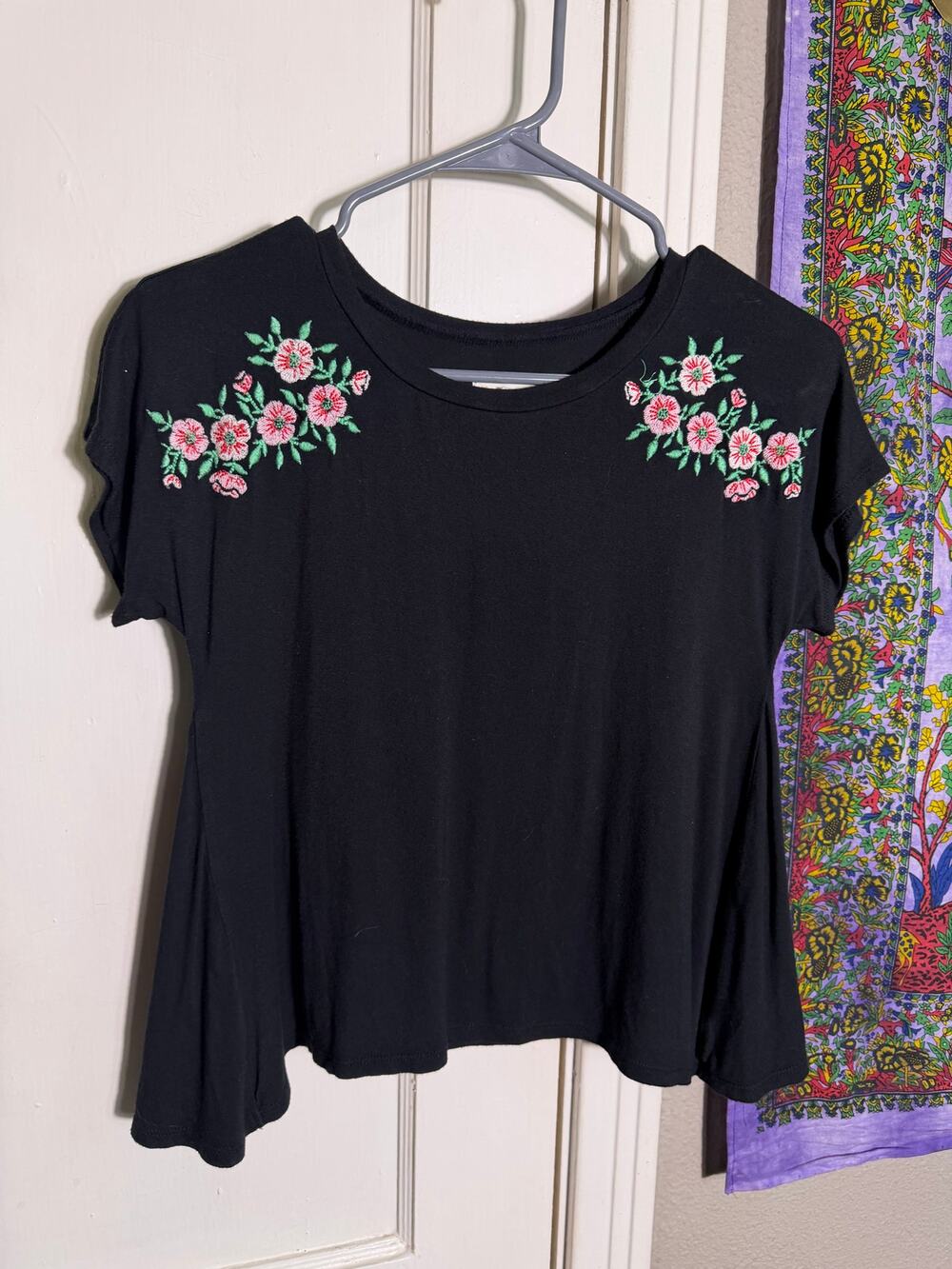 Tucker Tate Black Floral Embroidered Top Short Sleeve Boho - Medium